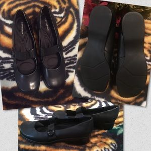 Brand New! Womens Black Covington Slip On Loafer